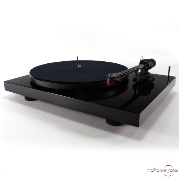 Platine vinyle d'occasion Pro-Ject Debut Carbon 2M Red SE Platine vinyle d'occasion Pro-Ject Debut Carbon 2M Red SE
