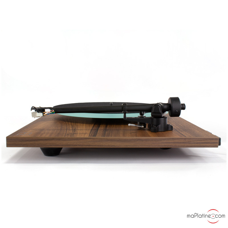 Rega planar 2 walnut avec cellule carbon mm platine vinyle platine