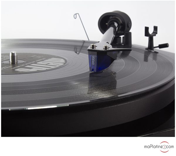 Platine vinyle Pro-Ject Debut-Carbon 2M Blue Spéciale Edition