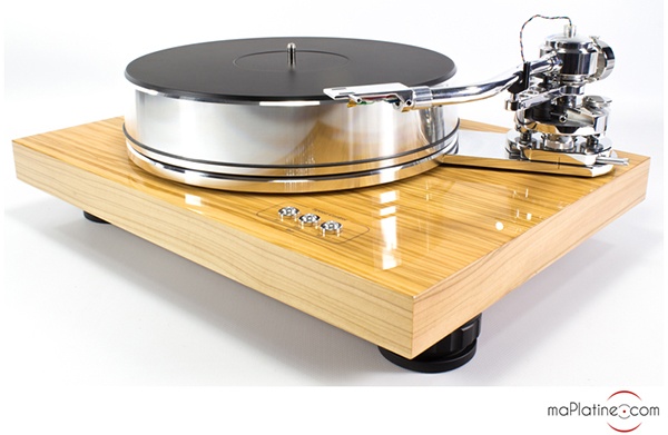 Pro-Ject Signature 10 vinyl turntable