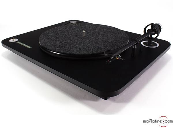 Elipson Alpha 100 turntable