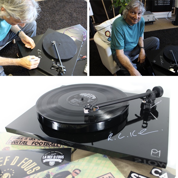 Signature de la platine vinyle Rega Planar 1 par Roy Gandy