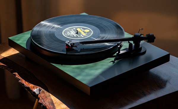 Platine vinyle Pro-Ject Debut Carbon EVO