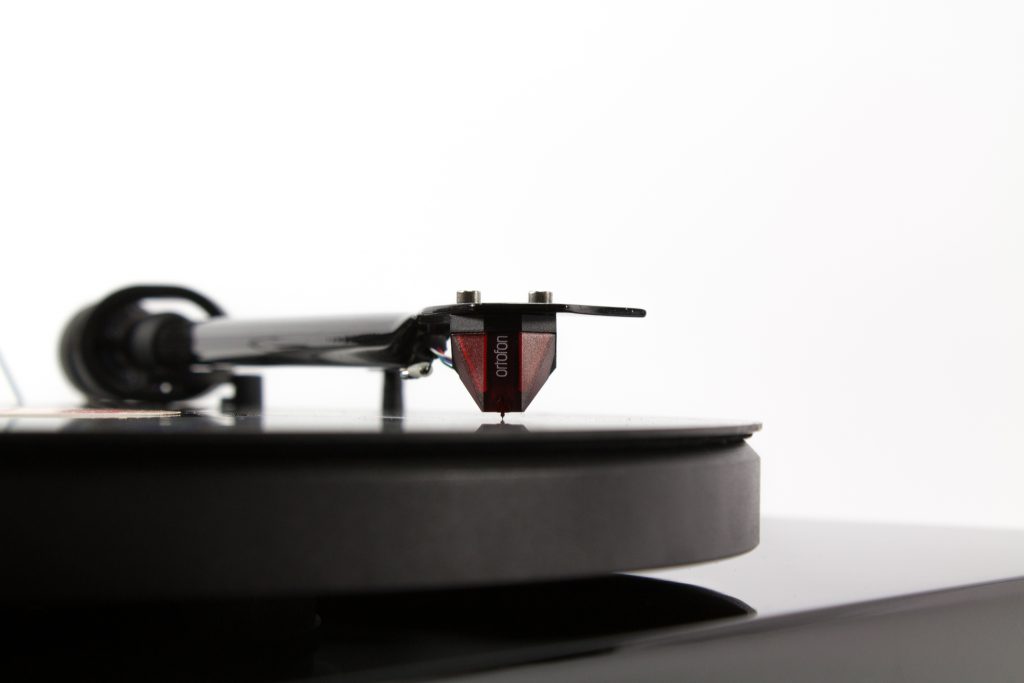 Platine Vinyle Pro-Ject Début Carbon 2M Red SE