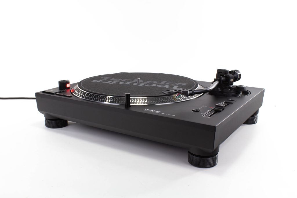 En savoir plus sur la platine vinyle Technics SL-1200 MK7