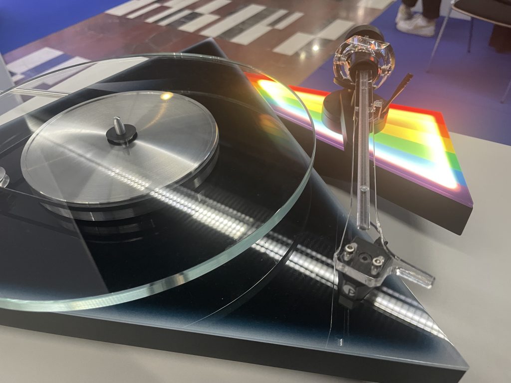 En savoir plus sur la platine vinyle pro-ject Dark Side of the Moon Platine vinyle Pro-Ject The Dark Side of the Moon