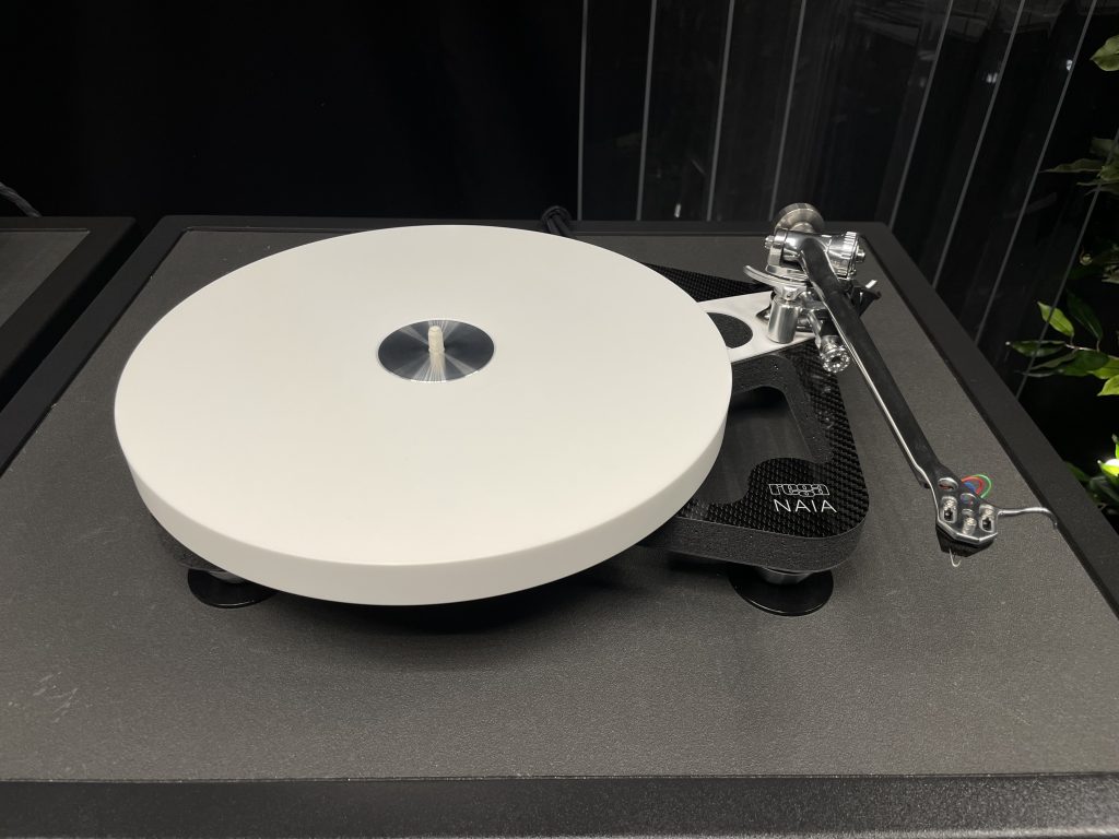 En savoir plus sur la platine vinyle Rega Naia Platine vinyle Rega Naia
