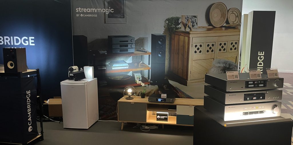 Stand Cambridge Audio Stand de Cambridge Audio au PAVS