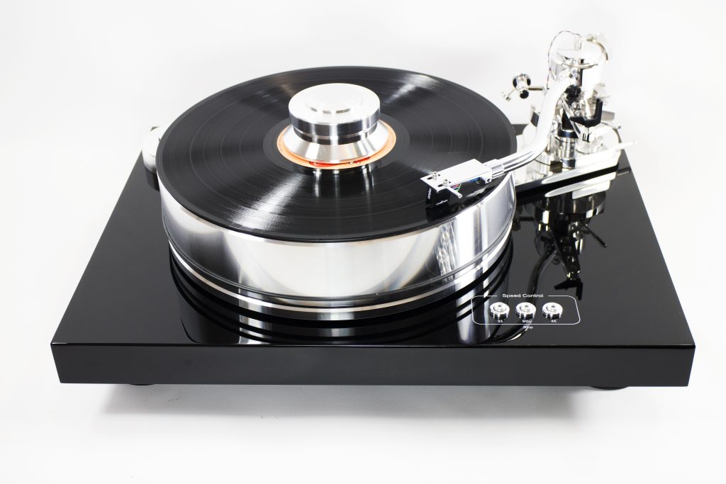 Signature 10 turntable with Cadenza Black cartidge package