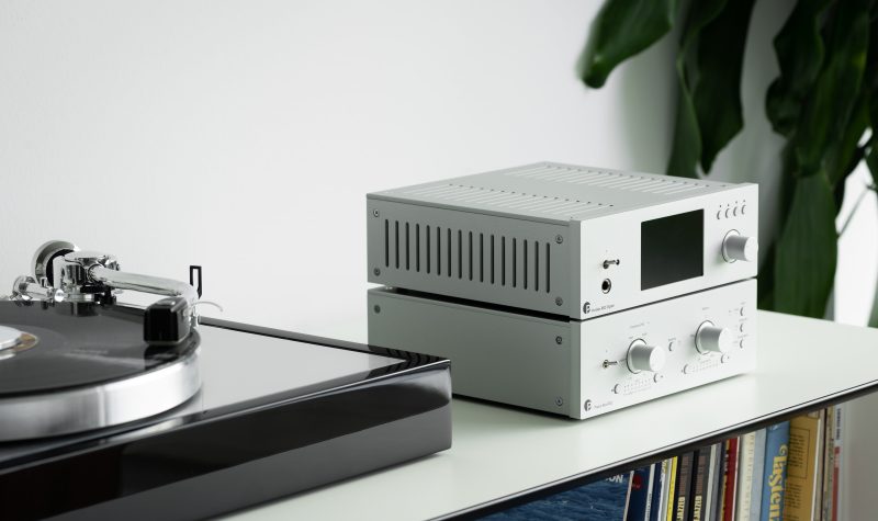 Gain, correction RIAA, compatibilité MM/MC, réglages de charge et budget : le guide maPlatine.com pour choisir le préampli phono adapté à votre cellule et à votre platine vinyle.