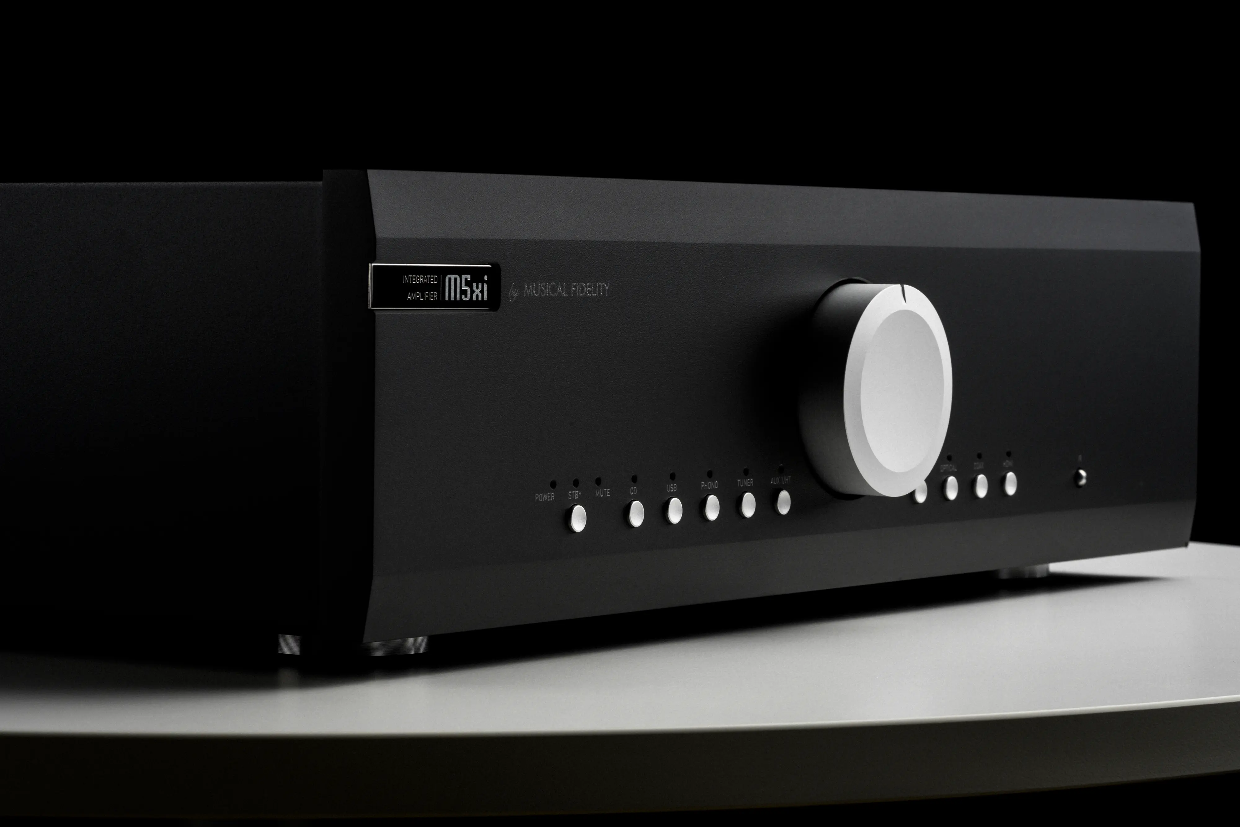 Façade avant de l'amplificateur Musical Fidelity M5 xi
