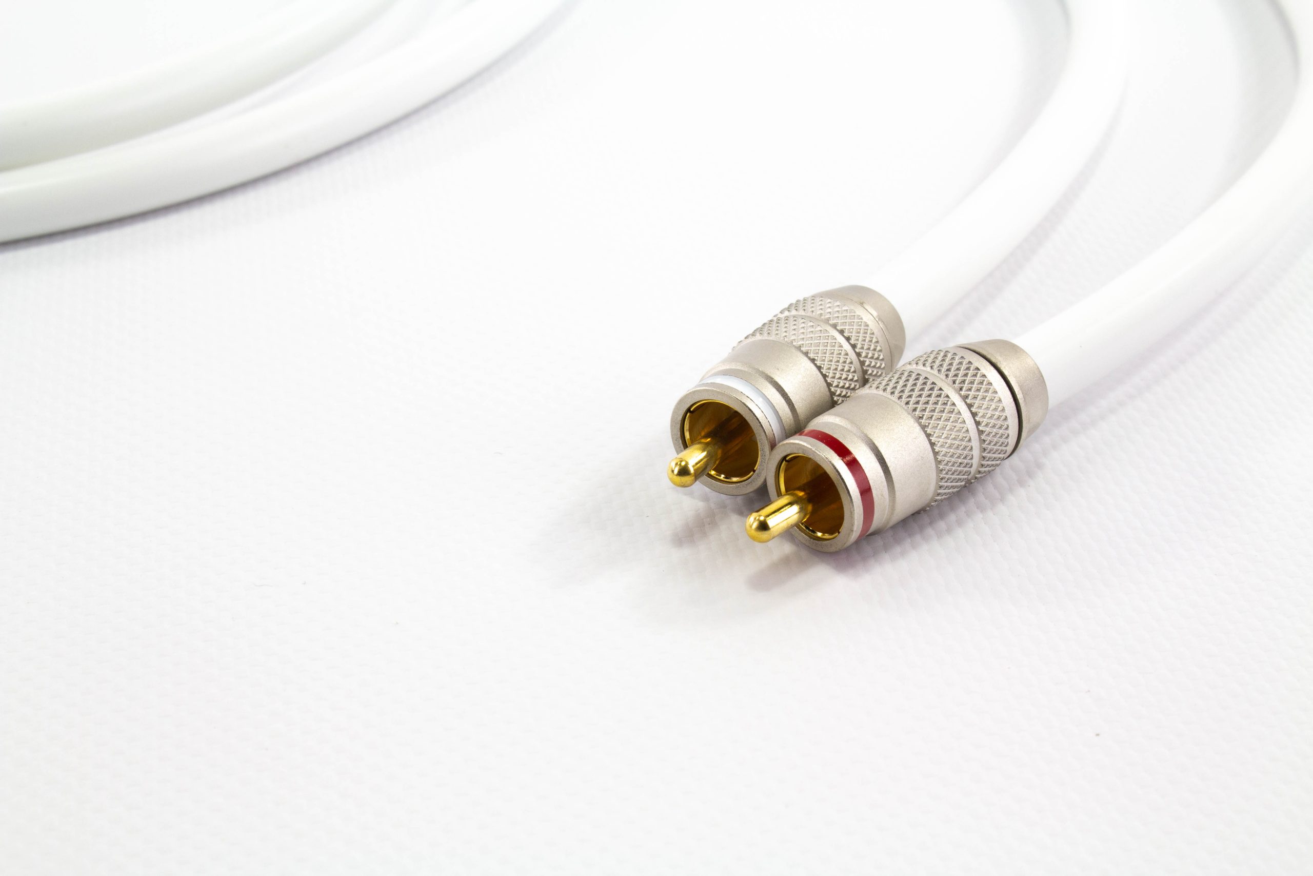 Viard Audio Silver HD12 RCA interconnect with white silicone jacket, handmade in France