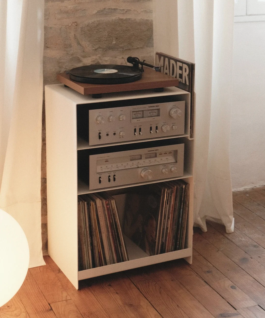 Loia Console Vinyles Acier in powder-coated steel with storage for about 150 records, made in France