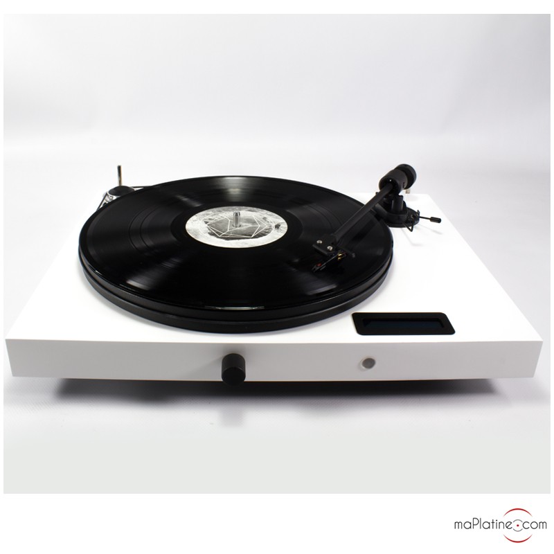 Pro-Ject Juke Box E All-in-One vinyl turntable - maPlatine.com