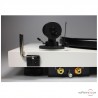 Pro-Ject Debut Carbon DC vinyl turntable Pro-Ject Debut Carbon DC vinyl turntable