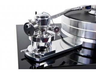 Pro-Ject Signature 12 manual vinyl turntable