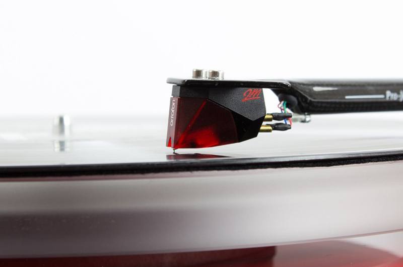 Pro-Ject Debut Carbon Esprit DC turntable - Ortofon 2M Red cartridge