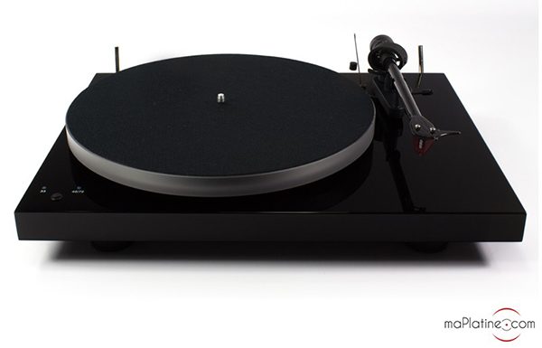 Pro-Ject Debut Carbon Record Master Hires turntable