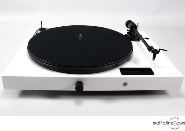 Pro-Ject Juke Box E all-in-one turntable