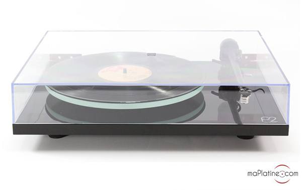 Platine vinyle Rega Planar 2 et son capot de protection