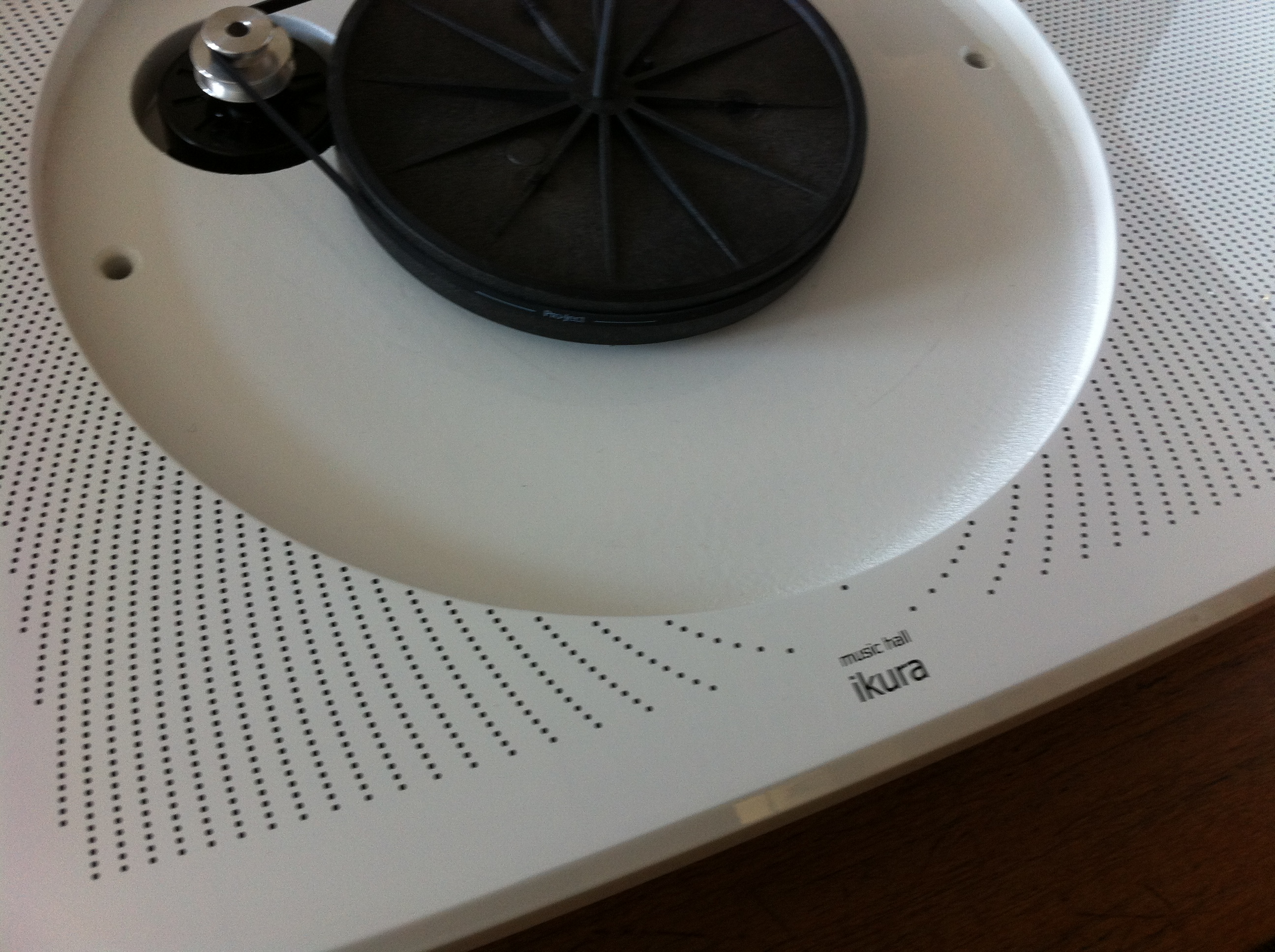 platine vinyle Music Hall Akurate 