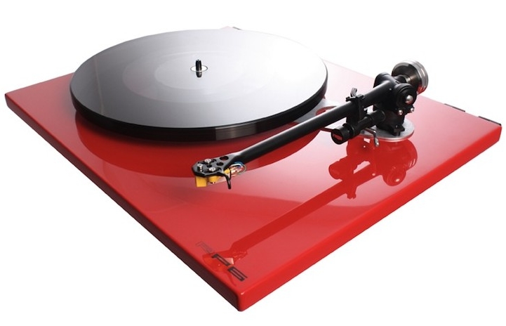 Découvrez la platine vinyle REGA RP6